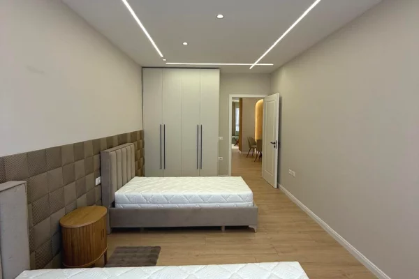 Shtepi ne shitje Apartament ne Tirane, 2+1, Mobilimi E mobiluar, Pagesa 17,100,000  Leke.