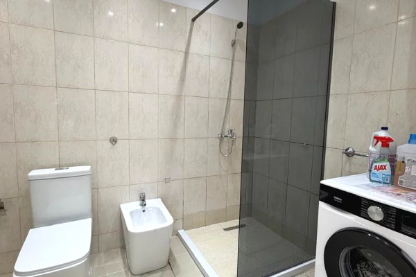 Shtepi ne shitje Apartament ne Tirane, 2+1, Mobilimi E mobiluar, Pagesa 17,100,000  Leke.