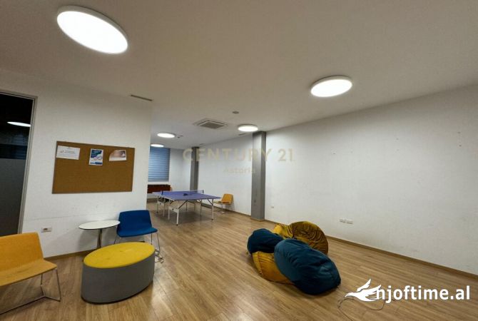 Ambiente Commerciale in Affitto 1+1 a Tirana - 4,600 Euro
