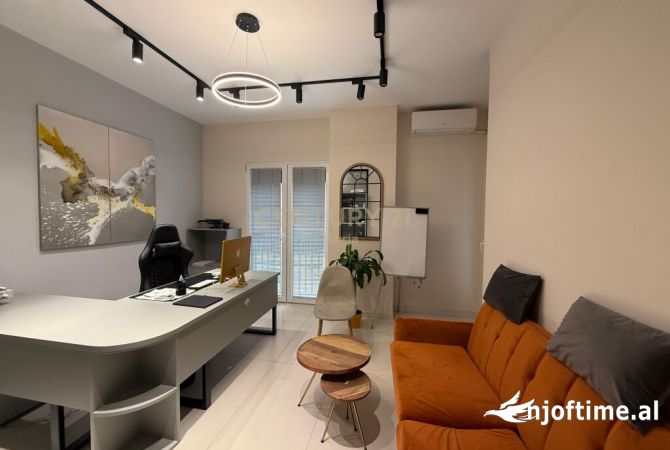 Ambiente Commerciale in Affitto 1+1 a Tirana - 650 Euro