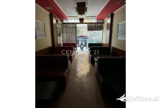 Ambiente Commerciale in Vendita 1+1 a Tirana - 53,000 Euro