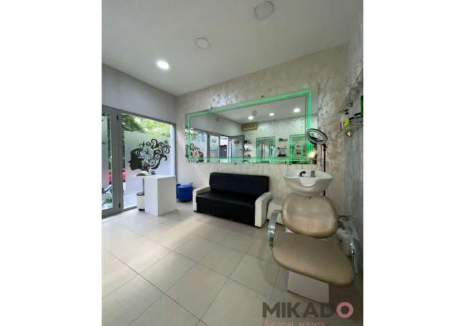 Shitet Biznesi Parukeri