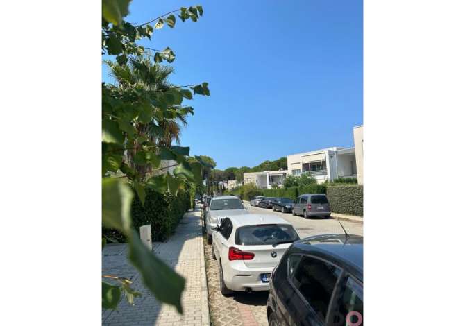 Ambiente Commerciale in Vendita 1+1 a Durazzo - 160,000 Euro