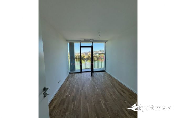 JEPET ME QIRA AMBIENT PER ZYRE TEK LAKE VIEW!