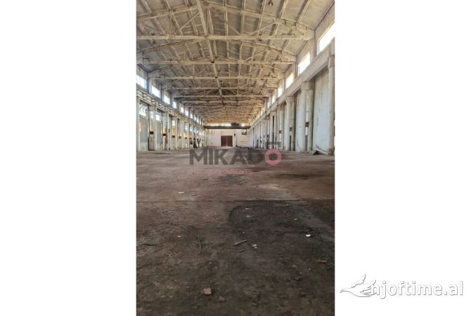 Ambiente Commerciale in Affitto 4+1 a Elbasan - 4,000 Euro