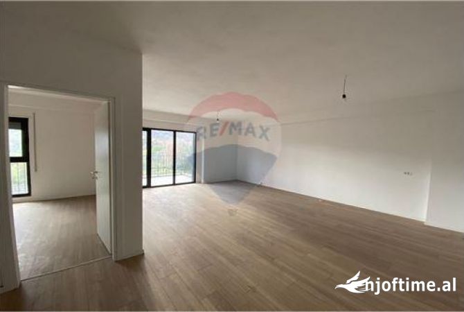 Ambiente Commerciale in Affitto 3+1 a Tirana - 600 Euro