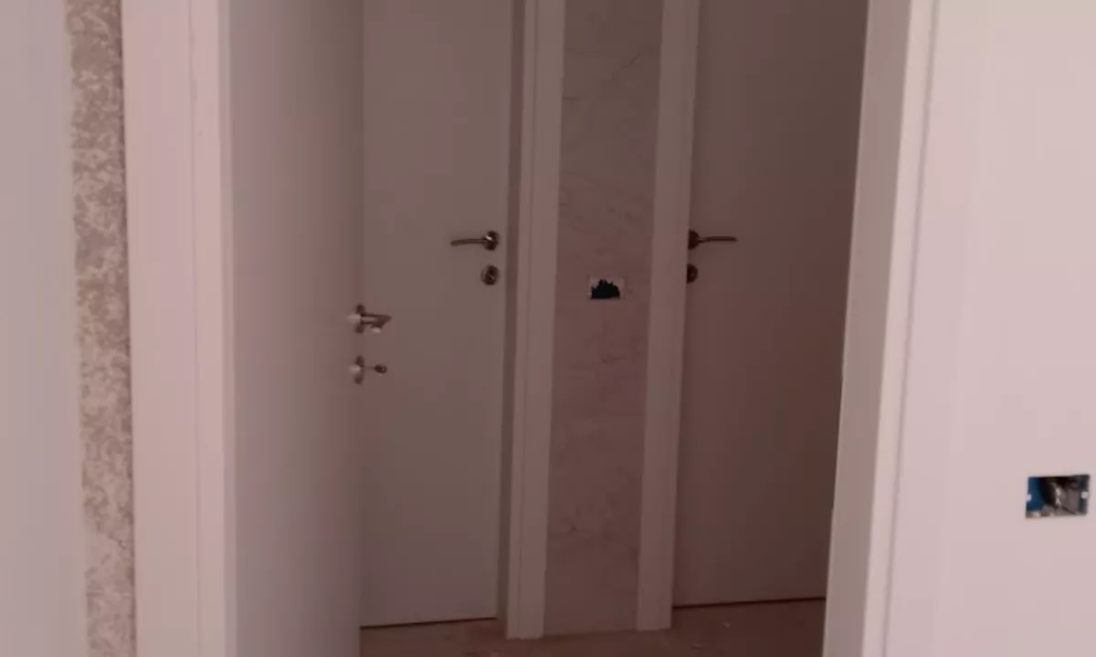 Ofrojme sherbime te ndryshme ne shtepi Riparime dyersh mobiljesh 