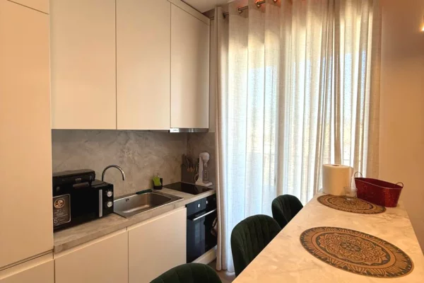 Shtepi me qera Apartament ne Tirane, 1+1, Mobilimi E mobiluar, Pagesa 800  Euro.