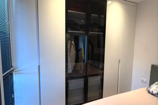 🏡 Apartament Modern 1+1 me Super Pamje – Komuna e Parisit