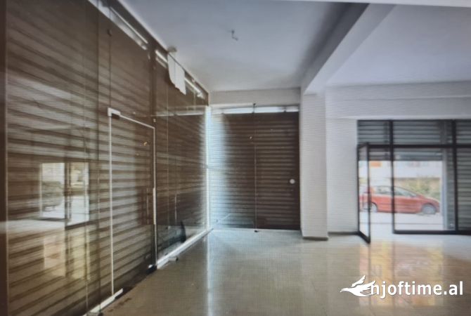 Ambiente Commerciale in Affitto 1+1 a Tirana - 750 Euro