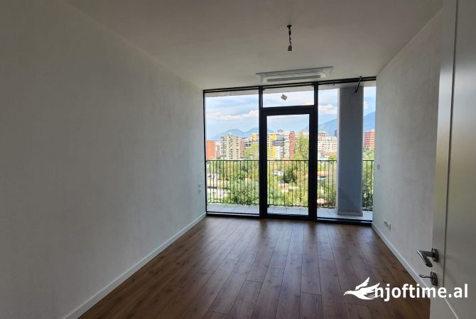 Ambiente Commerciale in Affitto 3+1 a Tirana - 1,400 Euro