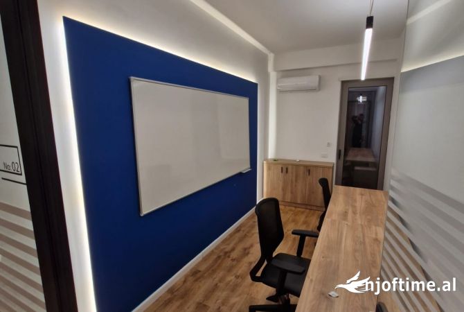 Ambiente Commerciale in Affitto 3+1 a Tirana - 3,000 Euro