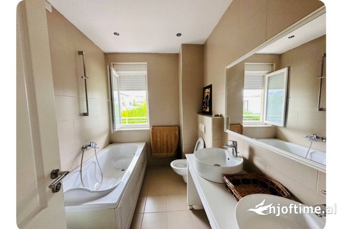 Shtepi ne shitje Apartament ne Tirane, 2+1, Mobilimi E mobiluar, Pagesa 428,000  Euro.