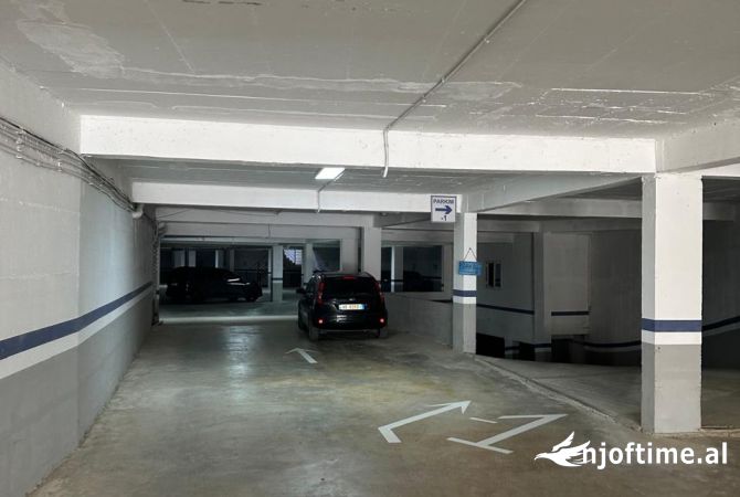 Shtepi ne shitje Apartament ne Vlore, 2+1, Mobilimi Bosh, pa mobiluar, Pagesa 295,000  Euro.