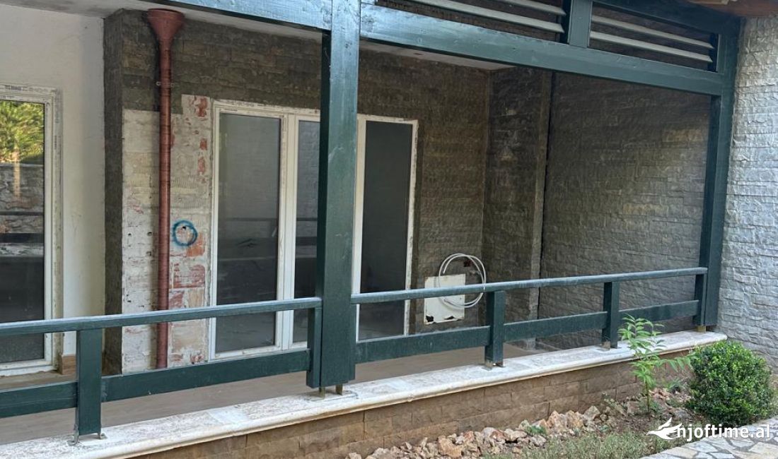 Shtepi ne shitje Apartament ne Vlore, 2+1, Mobilimi Bosh, pa mobiluar, Pagesa 295,000  Euro.