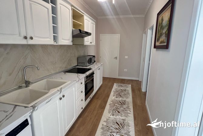 Appartamento in vendita a Tirana 2+1, Arredato