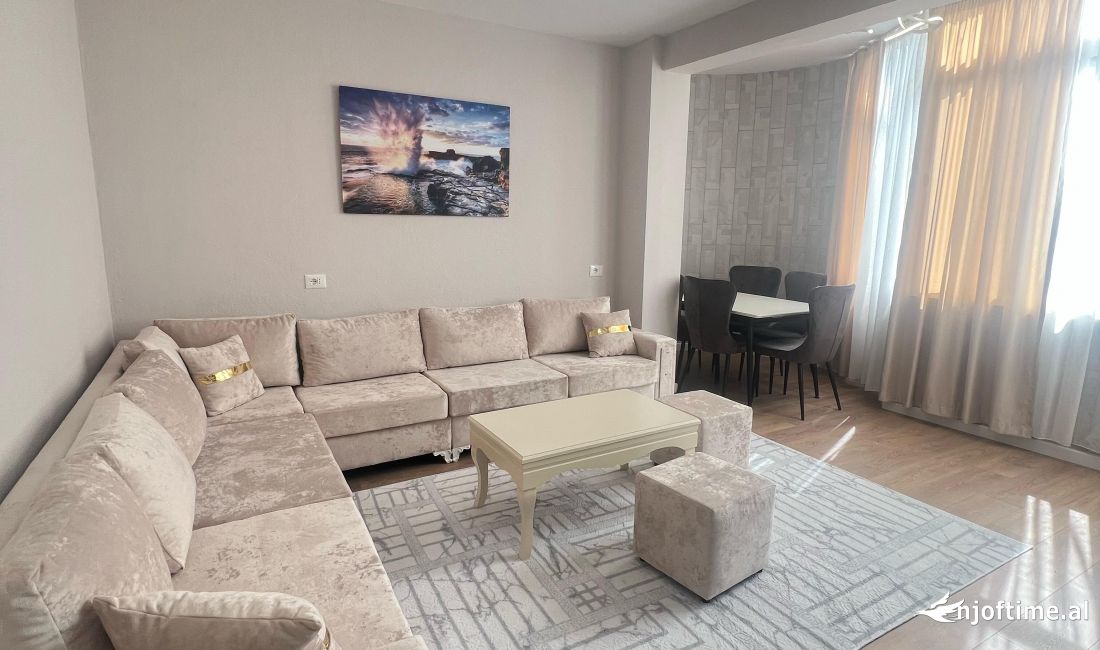 Appartamento in vendita a Tirana 2+1, Arredato