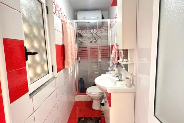 Appartamento in vendita a Tirana 2+1, Arredato