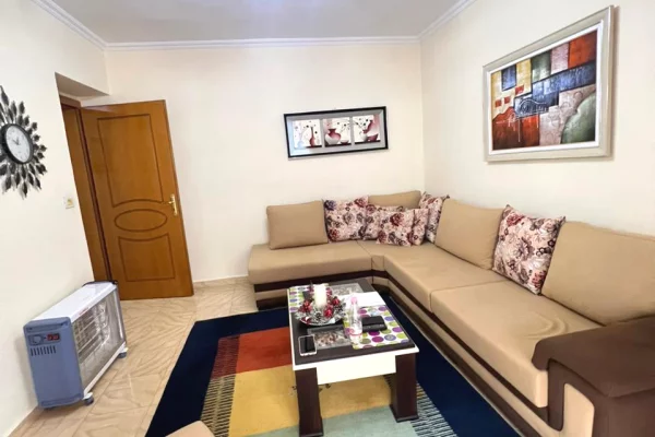 Appartamento in vendita a Tirana 2+1, Arredato