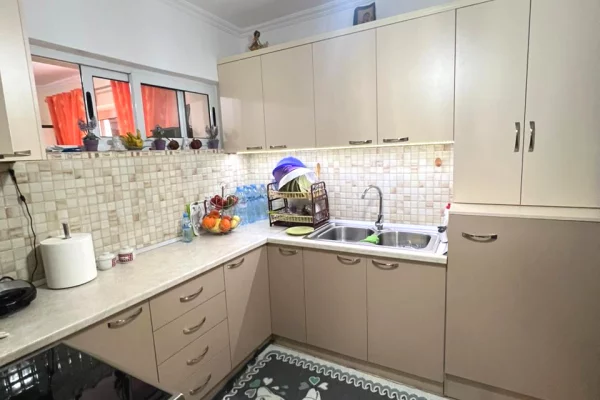 Appartamento in vendita a Tirana 2+1, Arredato