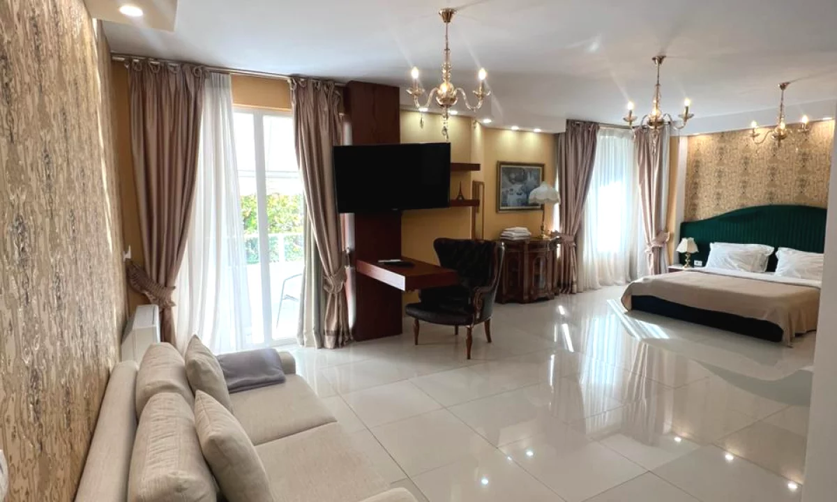 Appartamento in vendita a Tirana 4+1, Arredato