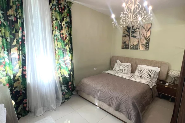 Appartamento in vendita a Tirana 4+1, Arredato