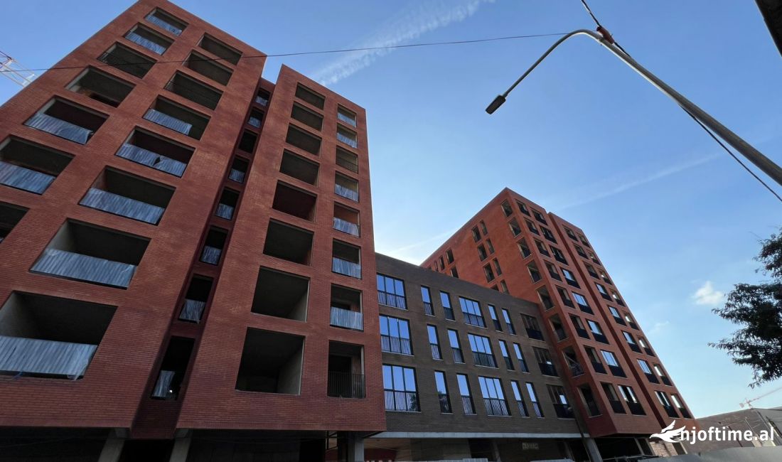 Shtepi ne shitje Apartament ne Tirane, 2+1, Mobilimi Bosh, pa mobiluar, Pagesa 140,000  Euro.