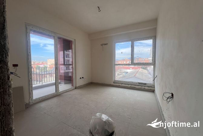 Shtepi ne shitje Apartament ne Tirane, 2+1, Mobilimi Bosh, pa mobiluar, Pagesa 145,400  Euro.