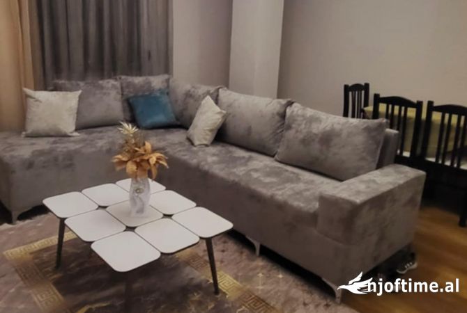 Jepet me qera apartament 2+1 te Rruga Myslym Shyri 