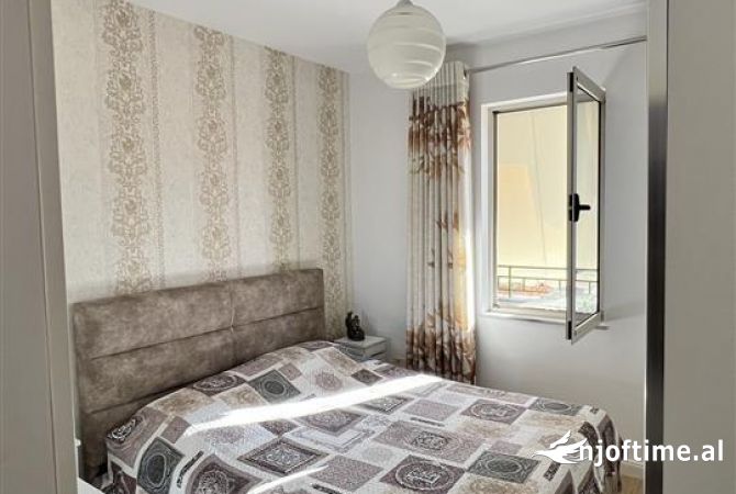 Shtepi me qera Apartament ne Tirane, 3+1, Mobilimi E mobiluar, Pagesa 900  Euro.