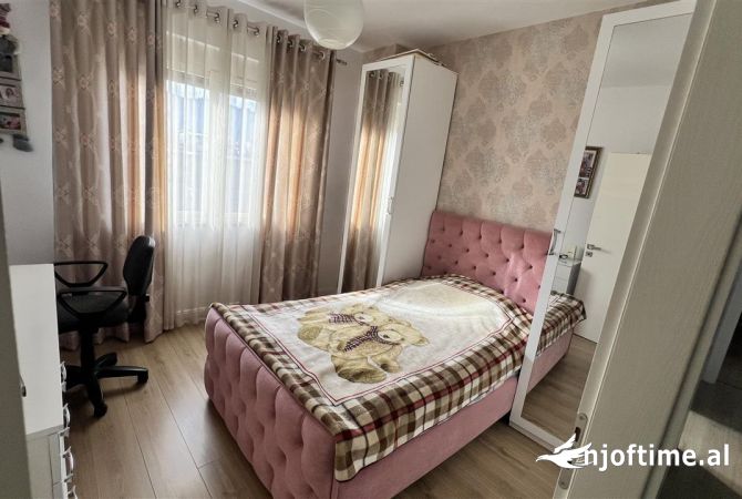 Shtepi me qera Apartament ne Tirane, 3+1, Mobilimi E mobiluar, Pagesa 900  Euro.