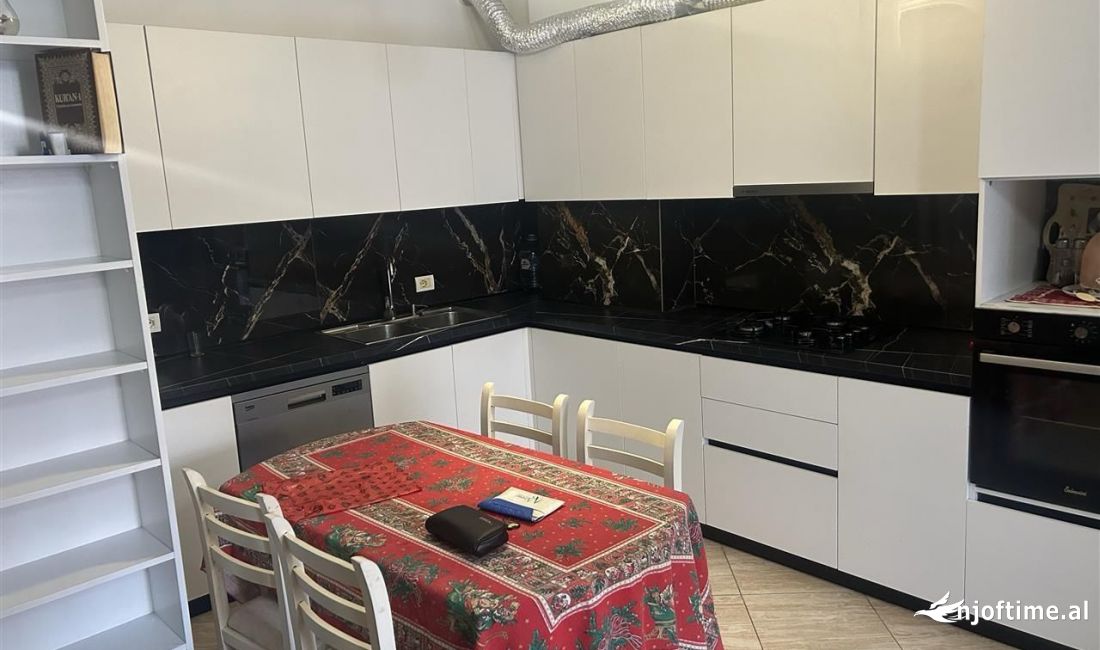 Shtepi me qera Apartament ne Tirane, 2+1, Mobilimi E mobiluar, Pagesa 55,000  Leke.