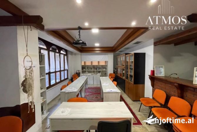 Ambiente Commerciale in Affitto 3+1 a Tirana - 700 Euro