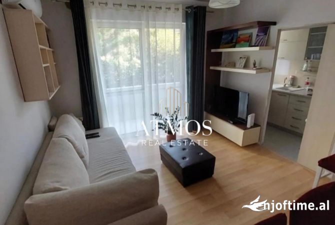 Jepet me Qera Apartament 1+1 te Pallati me Shigjeta Ish Stacioni Fundit i Tiranes se Re