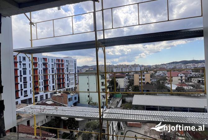 Shtepi ne shitje Apartament ne Tirane, 1+1, Mobilimi Bosh, pa mobiluar, Pagesa 166,000  Euro.