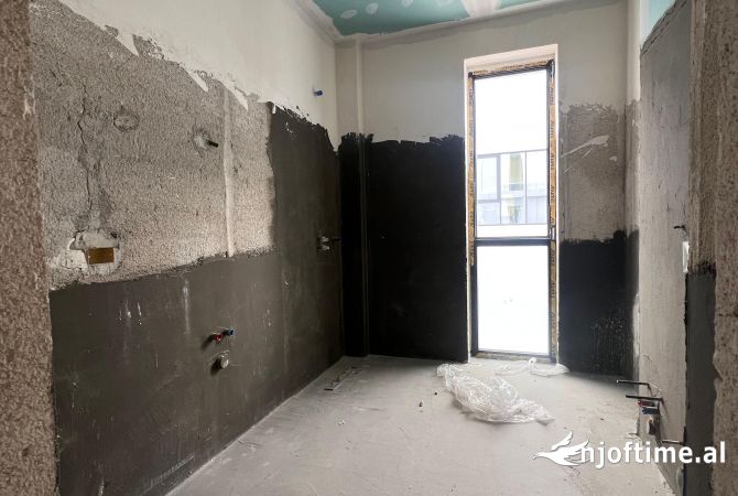 Shtepi ne shitje Apartament ne Tirane, 1+1, Mobilimi Bosh, pa mobiluar, Pagesa 166,000  Euro.