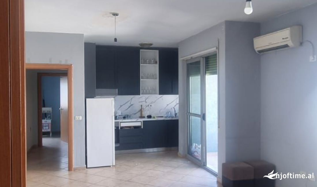Shtepi ne shitje Apartament ne Tirane, 2+1, Mobilimi Bosh, pa mobiluar, Pagesa 208,000  Euro.