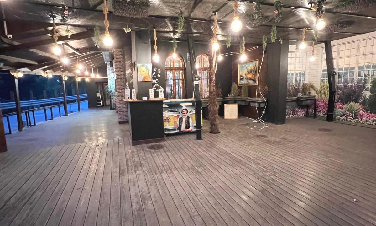 JEPET AMBJENT ME QIRA , Kopshti Zologjik 