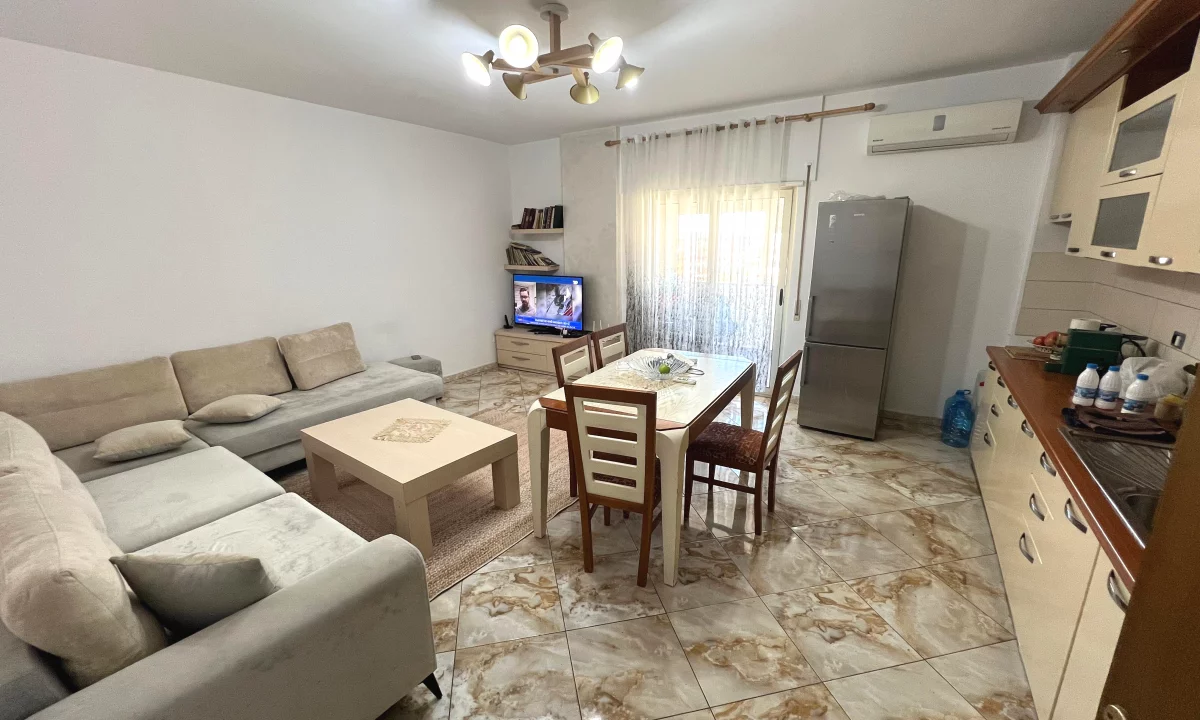 Shtepi ne shitje Apartament ne Tirane, 2+1, Mobilimi E mobiluar, Pagesa 11,000,000  Leke.
