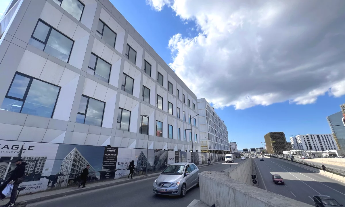 Shtepi ne shitje Apartament ne Tirane, 2+1, Mobilimi Bosh, pa mobiluar, Pagesa 166,000  Euro.