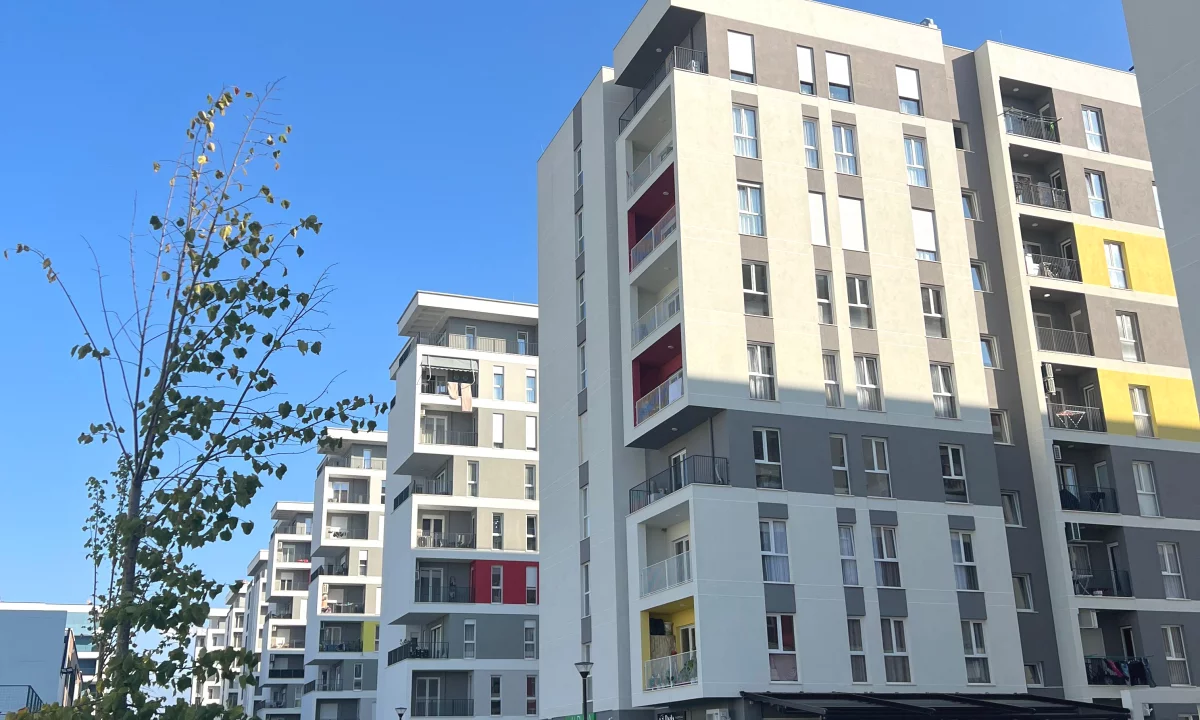 Shtepi ne shitje Apartament ne Tirane, 1+1, Mobilimi Bosh, pa mobiluar, Pagesa 77,000  Euro.