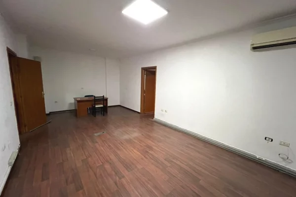APARTAMENT 3+1 PER ZYRA ME QERA TEK HIPOTEKA