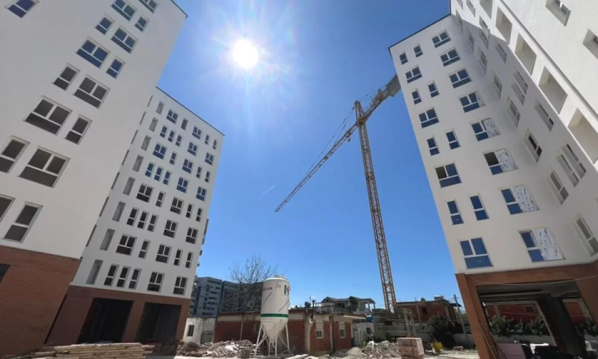 Shtepi ne shitje Apartament ne Tirane, 2+1, Mobilimi Bosh, pa mobiluar, Pagesa 128,000  Euro.