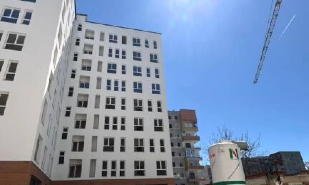 Shtepi ne shitje Apartament ne Tirane, 1+1, Mobilimi Bosh, pa mobiluar, Pagesa 93,500  Euro.