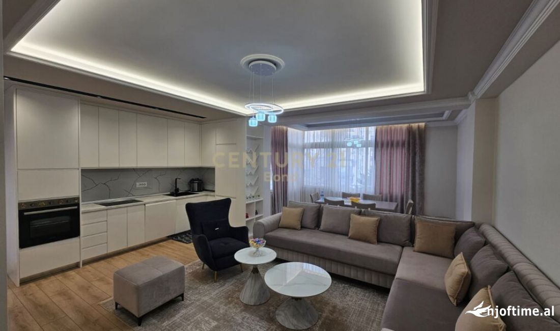 Appartamento in vendita a Tirana 2+1, Arredato