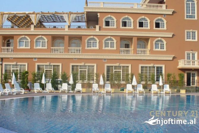 Ambiente Commerciale in Vendita 5+1 a Tirana - 3,400,000 Euro