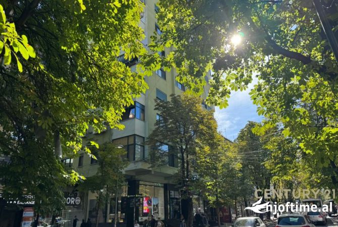 Ambiente Commerciale in Vendita 3+1 a Tirana - 1,500,000 Euro