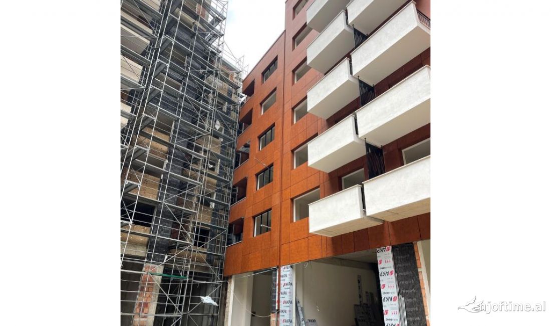 Shtepi ne shitje Apartament ne Tirane, 2+1, Mobilimi Bosh, pa mobiluar, Pagesa 125,000  Euro.