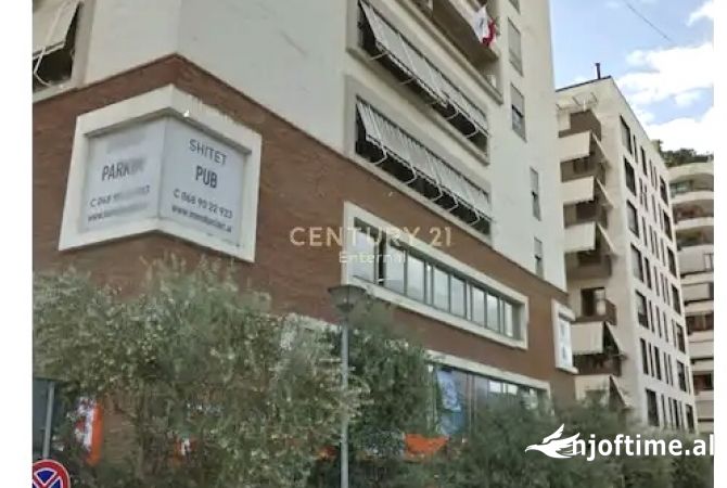 Ambiente Commerciale in Affitto 3+1 a Tirana - 2,000 Euro