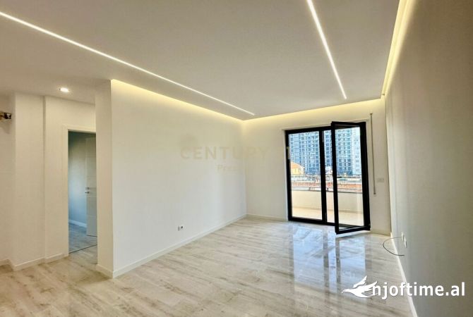 APARTAMENT 2+1+POST PARKIMI NE SHITJE TEK BULEVARDI I RI!